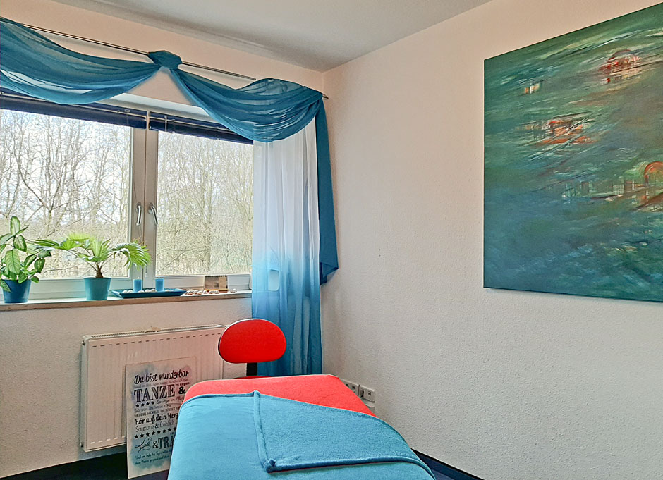 Behandlungsraum - Martina Bittler, Hennigsdorf in Brandenburg bei Berlin, bietet Faszienmassagen, Wohlfühlmassagen, Klangschalenmassagen, Fußreflexzonenmassagen, Körperarbeit, Reiki, Energiearbeit und Coaching